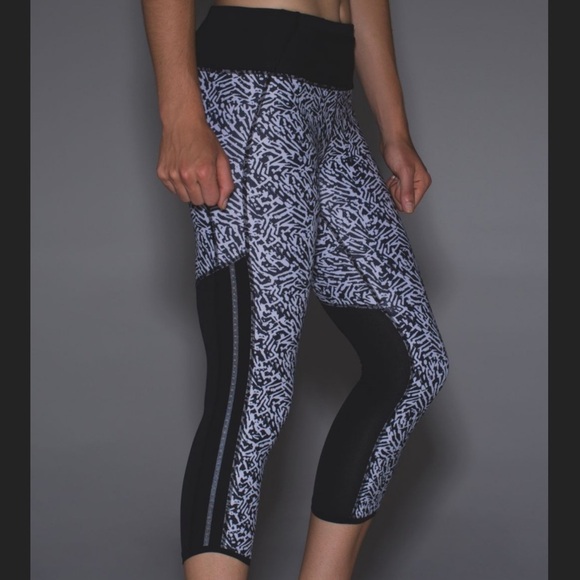Lululemon Pace Pusher High Rise Crop Leggings Black Animal Print Reflective 8 - Picture 12 of 12
